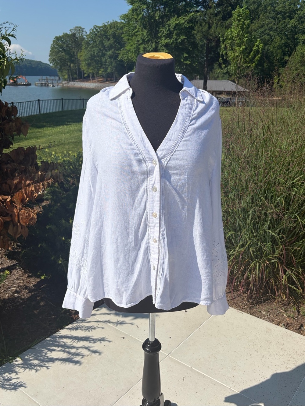 Tahari white linen blend embroidered sleeve blouse XL boho cottagecore top